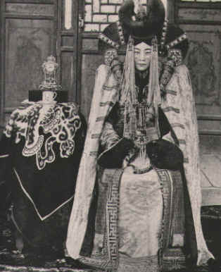 Clothes for Mongolian women royalty