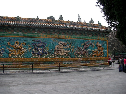 yellow dragon and 4 dragons on right side of wall
